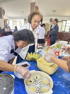 โรงเรียนผู้สูงอายุเทศบาลตำบลบ้านเขว้า 2 เรียนการทำขนมเค้กกล้วยน้ำว้า