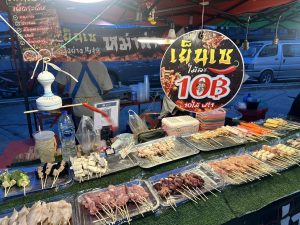 “ตลาดนัดชุมชนถนนสายไหมเทศบาลตำบลบ้านเขว้า”