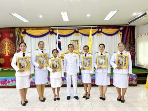 เทศบาลตำบลบ้านเขว้า จัดพิธีรับพระราชทานพระบรมฉายาลักษณ์พระบาทสมเด็จพระเจ้าอยู่หัว ที่ฉายกับสมเด็จพระนางเจ้าฯ พระบรมราชินี เพื่อมอบให้แก่ศูนย์พัฒนาเด็กเล็ก ในสังกัดเทศบาลตำบลบ้านเขว้า