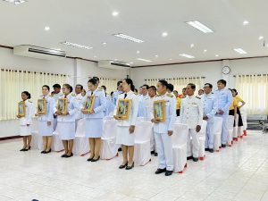 เทศบาลตำบลบ้านเขว้า จัดพิธีรับพระราชทานพระบรมฉายาลักษณ์พระบาทสมเด็จพระเจ้าอยู่หัว ที่ฉายกับสมเด็จพระนางเจ้าฯ พระบรมราชินี เพื่อมอบให้แก่ศูนย์พัฒนาเด็กเล็ก ในสังกัดเทศบาลตำบลบ้านเขว้า