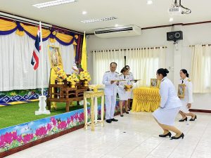 เทศบาลตำบลบ้านเขว้า จัดพิธีรับพระราชทานพระบรมฉายาลักษณ์พระบาทสมเด็จพระเจ้าอยู่หัว ที่ฉายกับสมเด็จพระนางเจ้าฯ พระบรมราชินี เพื่อมอบให้แก่ศูนย์พัฒนาเด็กเล็ก ในสังกัดเทศบาลตำบลบ้านเขว้า