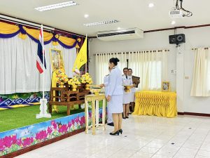 เทศบาลตำบลบ้านเขว้า จัดพิธีรับพระราชทานพระบรมฉายาลักษณ์พระบาทสมเด็จพระเจ้าอยู่หัว ที่ฉายกับสมเด็จพระนางเจ้าฯ พระบรมราชินี เพื่อมอบให้แก่ศูนย์พัฒนาเด็กเล็ก ในสังกัดเทศบาลตำบลบ้านเขว้า